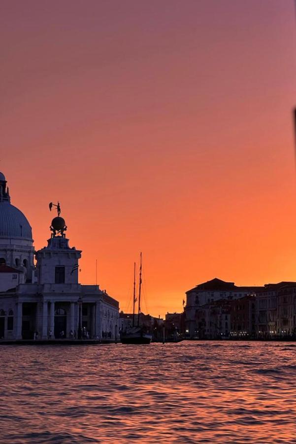 Ca' Yvonne Alloggio A Lido Di Venezia Bagian luar foto